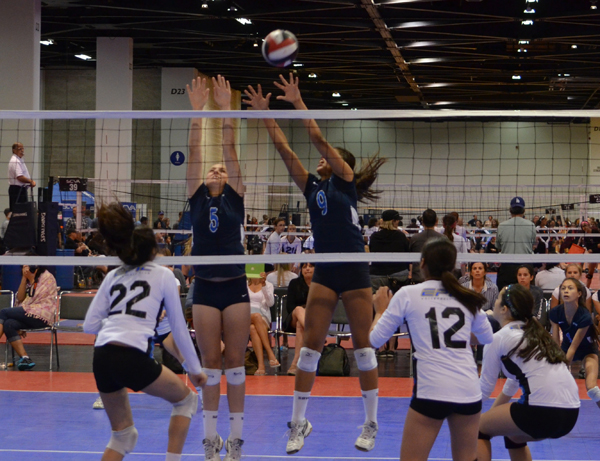 14-Blue: Alea Hyatt (#5) and Gabi Peoples (#9) for a combined block