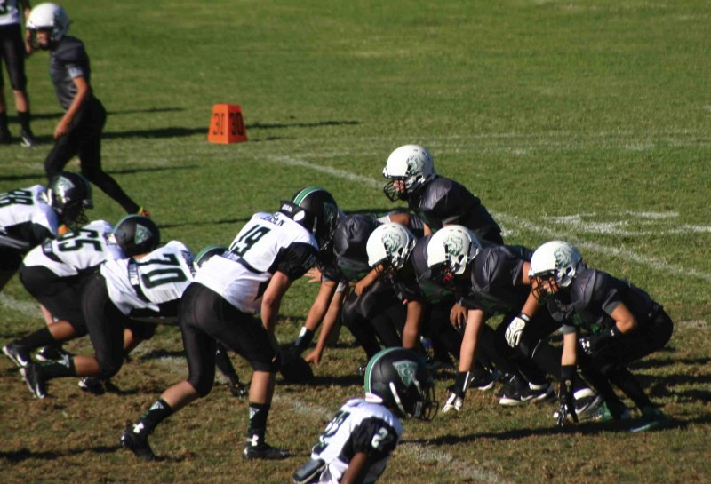 The La Colina Junior High football team lines up int its debut Pacific Youth Football League game against Thousand Oaks.