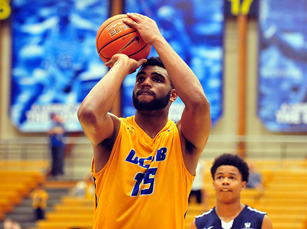 UCSB's Alan Williams will miss some time because of an injured shoulder. (Presidio Sports Photo)