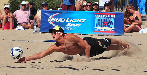 Mark Burick makes a diving dig during the finals of the CBVA Santa Barbara Open.